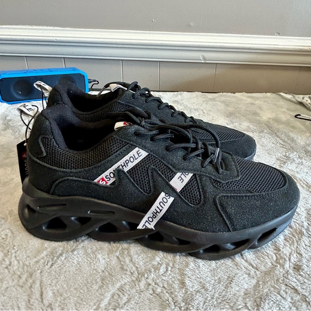 Southpole Sz 8.5 Black Men’s Sneakers Shoes NWOT